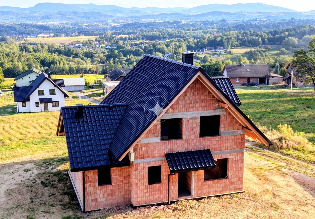 Dom z panoramą gór - Kobylec, gm. Łapanów