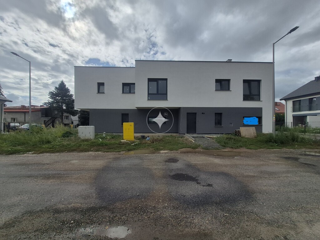 Dom w zabudowie bliźniaczej -os. Sienkiewicza