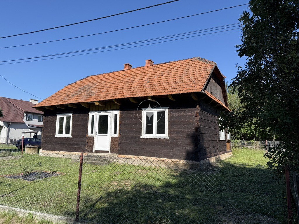 DOM Z PEŁNYCH BALI DREWNIANYCH | BUCZKÓW, GM. RZEZAWA | 9,30 AR