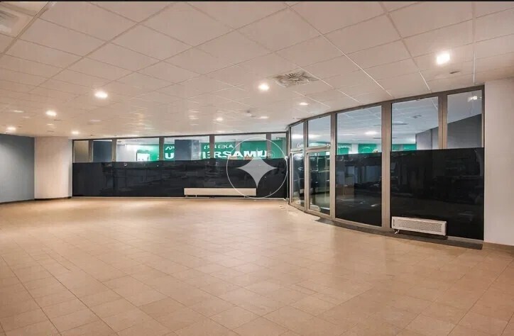 Lokal usługowy 142m2 na sprzedaż na Pradze!!